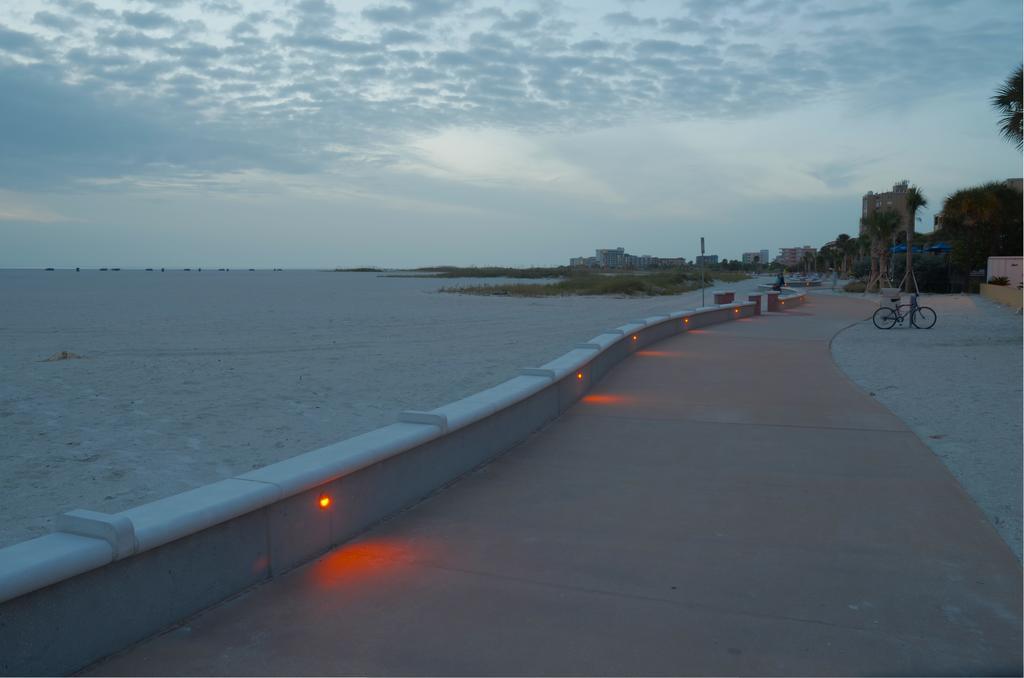 Page Terrace Beachfront Hotel St. Pete Beach Kültér fotó