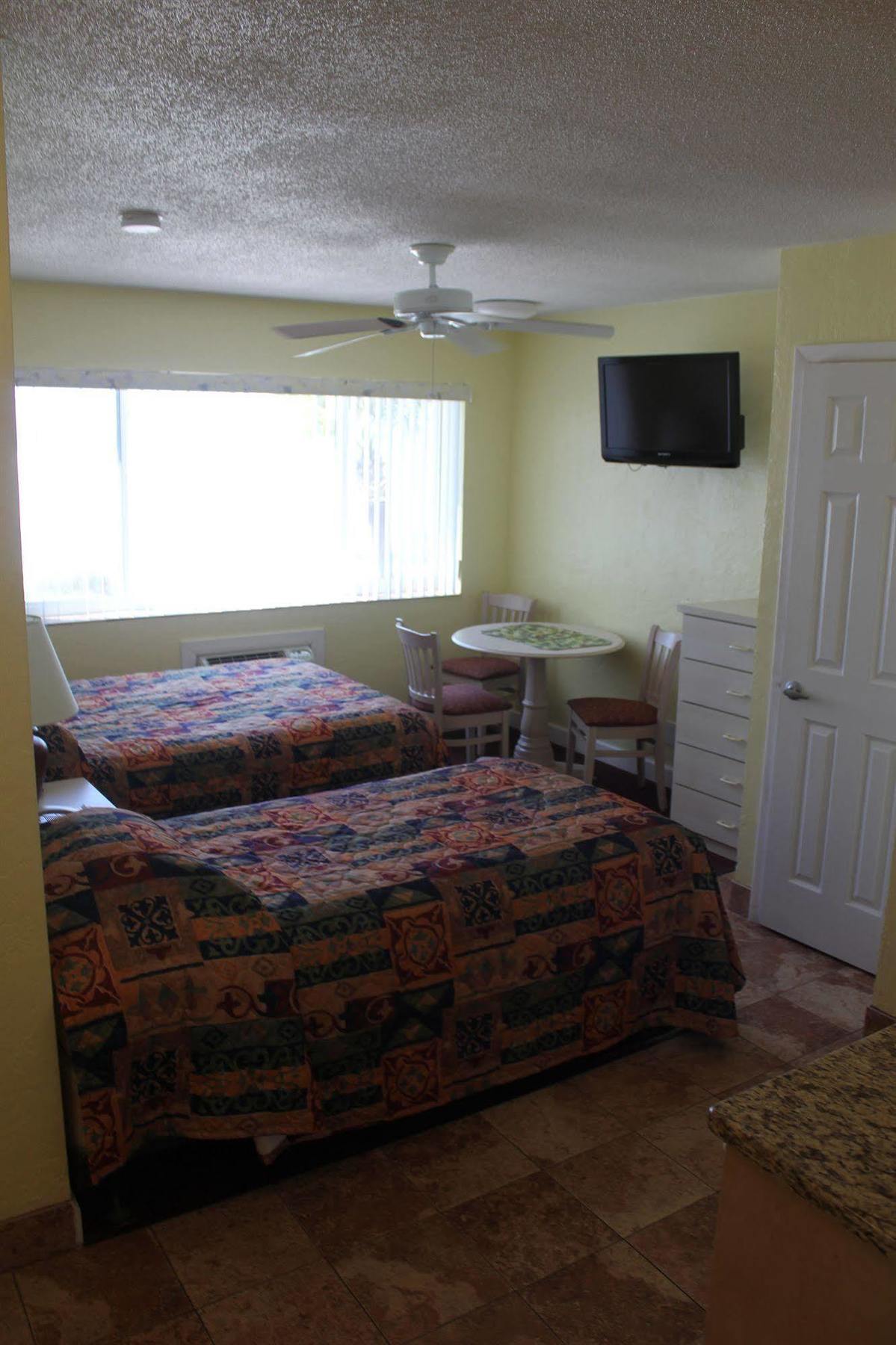 Page Terrace Beachfront Hotel St. Pete Beach Kültér fotó